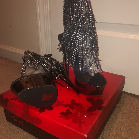 High Heels - Picture 2 of 3